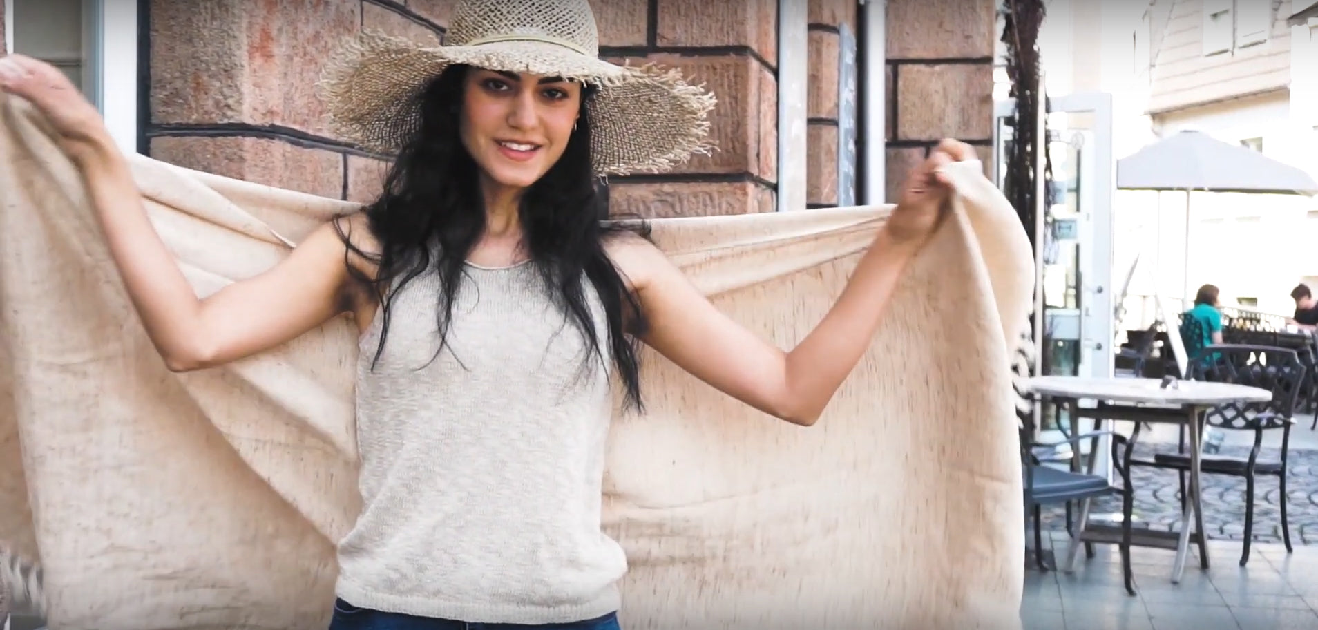 Video laden: BOHEM - Nachhaltig gefertigte Textilien für den bewussten Konsumenten